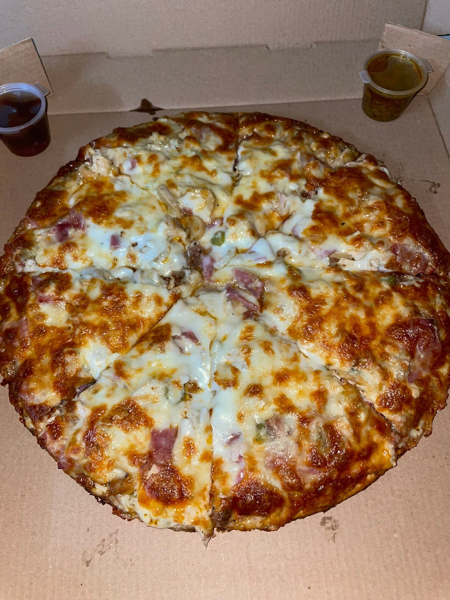 Pizza Généreuse Gourmet Livrée - Saveur Inoubliable à Domicile – Image 2