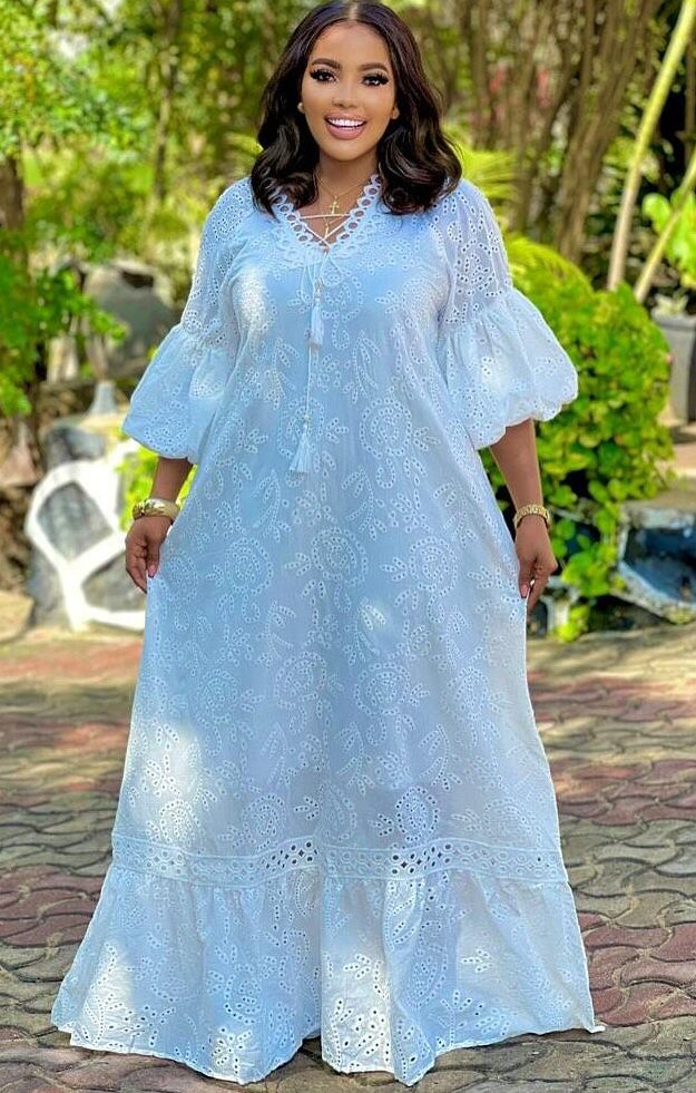 Une robe en dentèle cotton