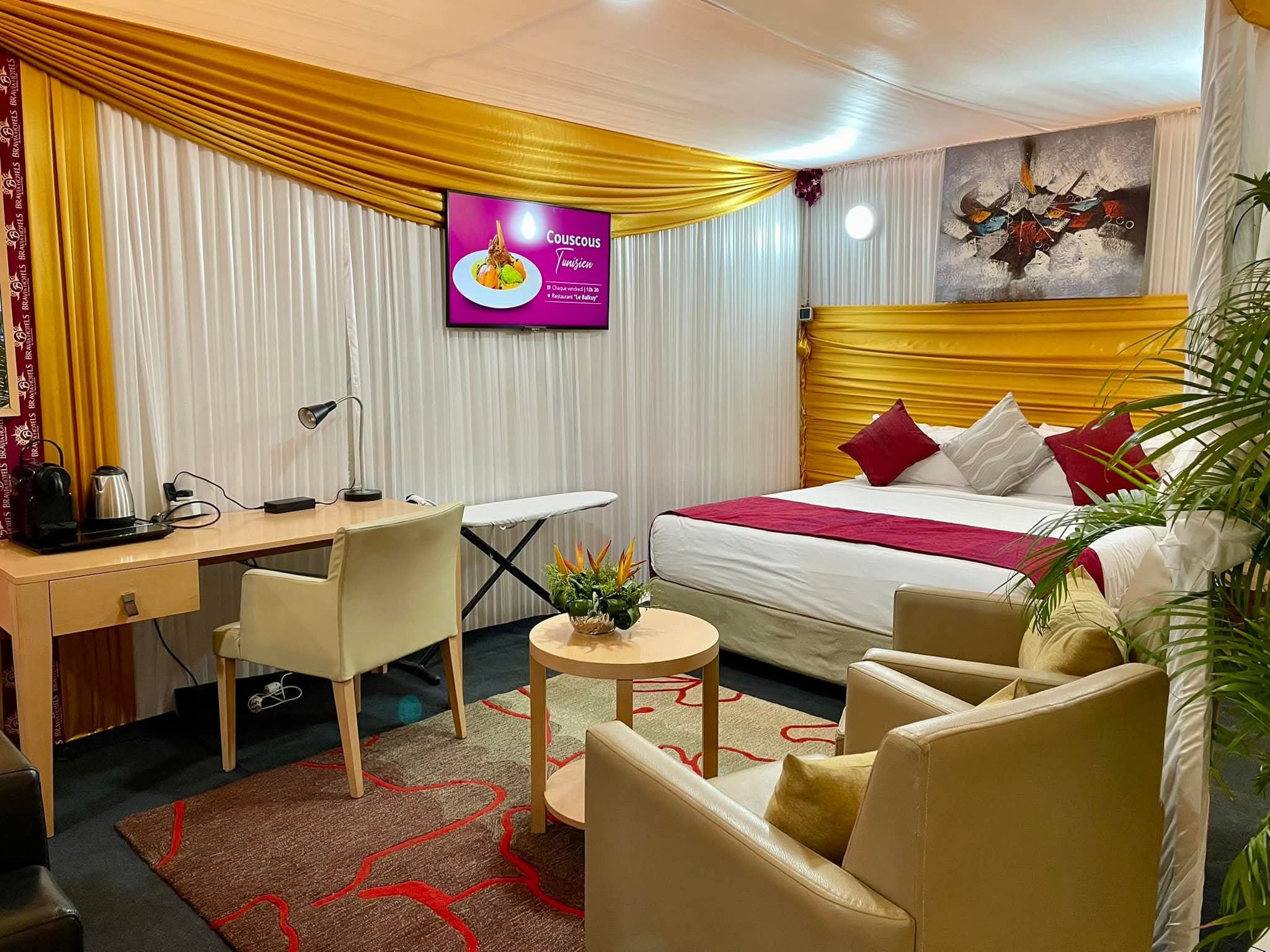 Chambre d'Affaires Bravia Hôtel Ouagadougou - Vue Piscine, Petit Déjeuner & Navette Aéroport Inclus – Image 5