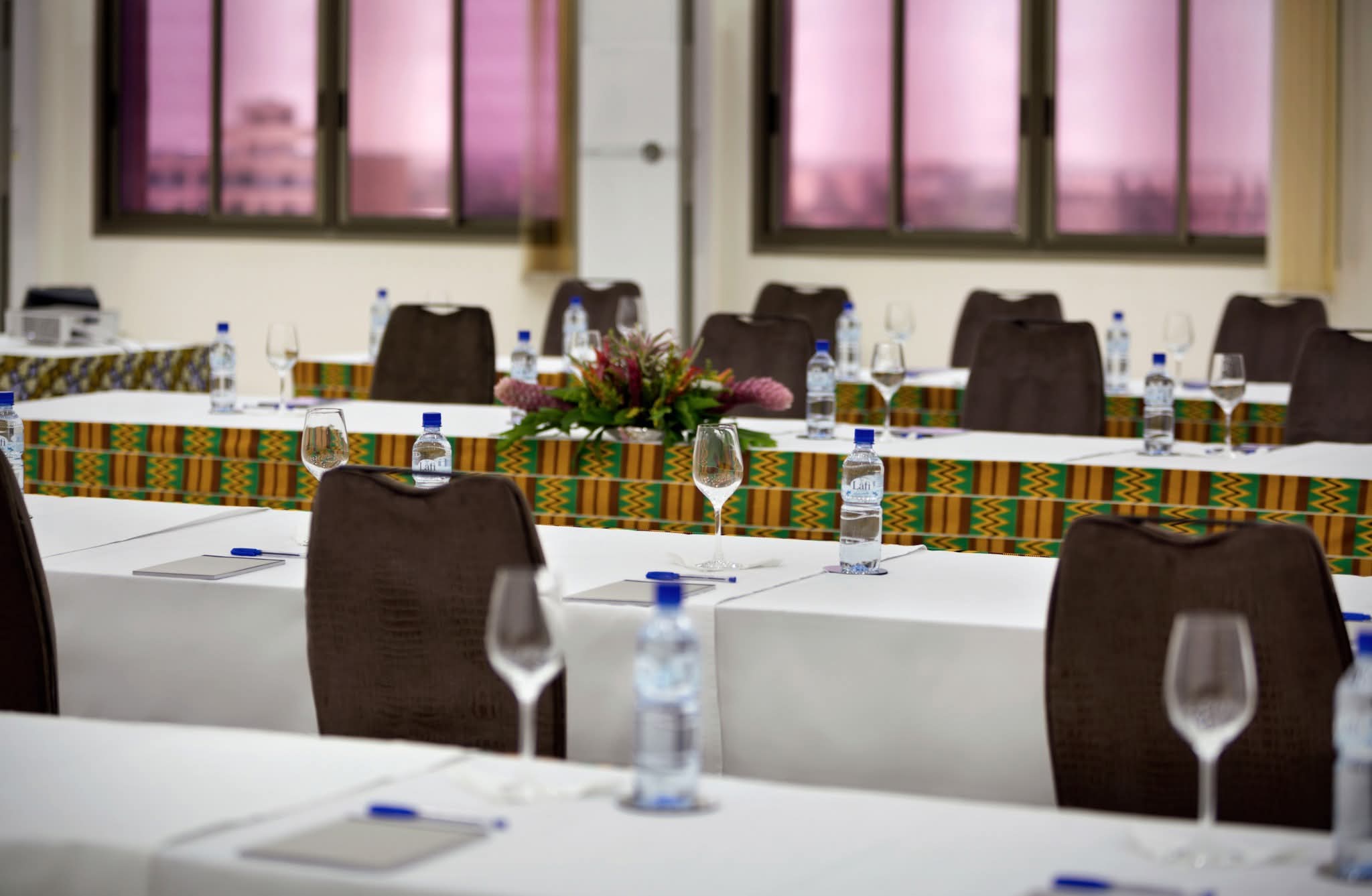 Chambre d'Affaires Bravia Hôtel Ouagadougou - Vue Piscine, Petit Déjeuner & Navette Aéroport Inclus – Image 9