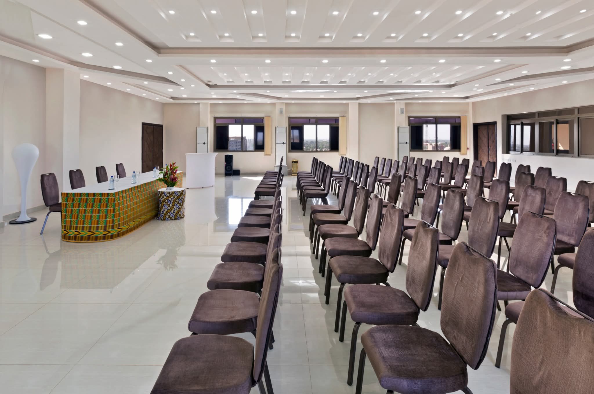 Chambre d'Affaires Bravia Hôtel Ouagadougou - Vue Piscine, Petit Déjeuner & Navette Aéroport Inclus – Image 7
