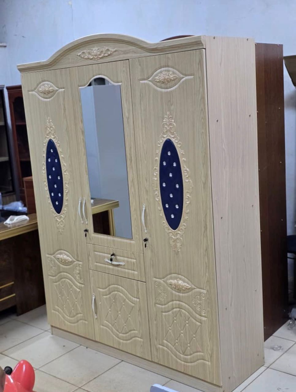 UN JOLI ARMOIRE